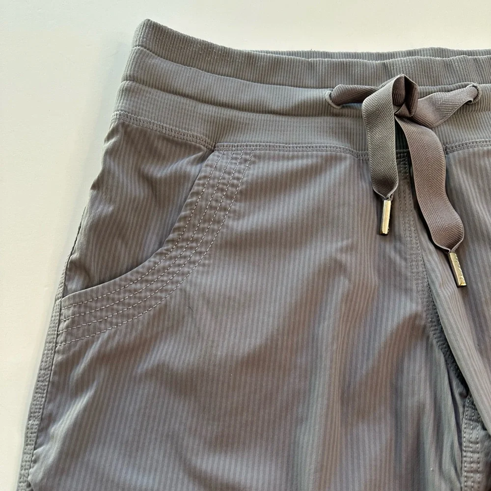 Lululemon Yoga Camp Crop Cargo Pants Fossil Gray Women’s Size 4 - Picture 8 of 16